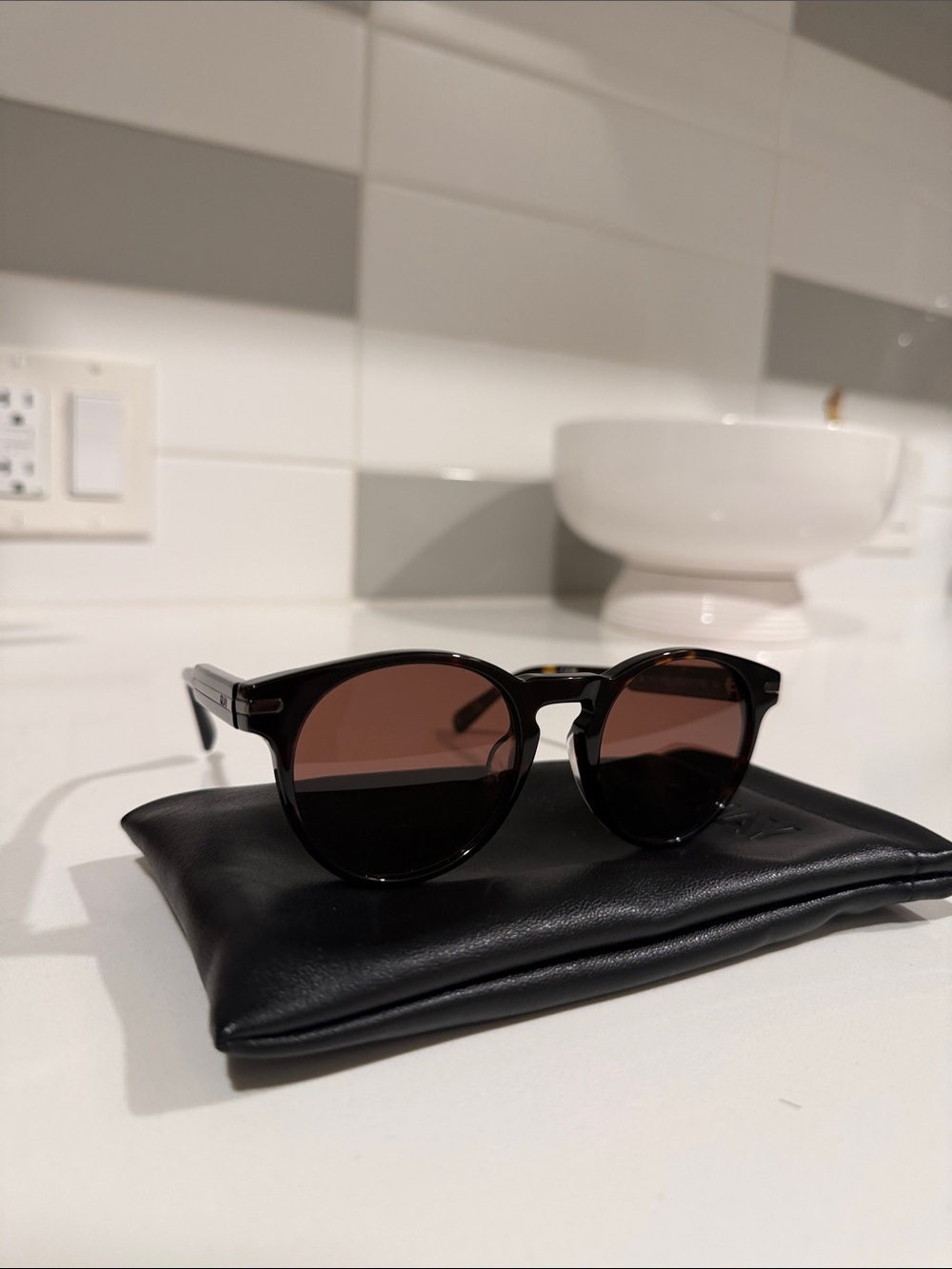 Quay Australia Slow Mo Sunglasses - Round Keyhole Frame